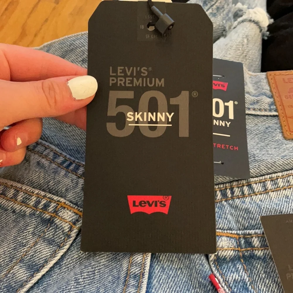 Previously loved Levi’s 502 skinny high rise skinny leg jeans - Picture 8 of 10